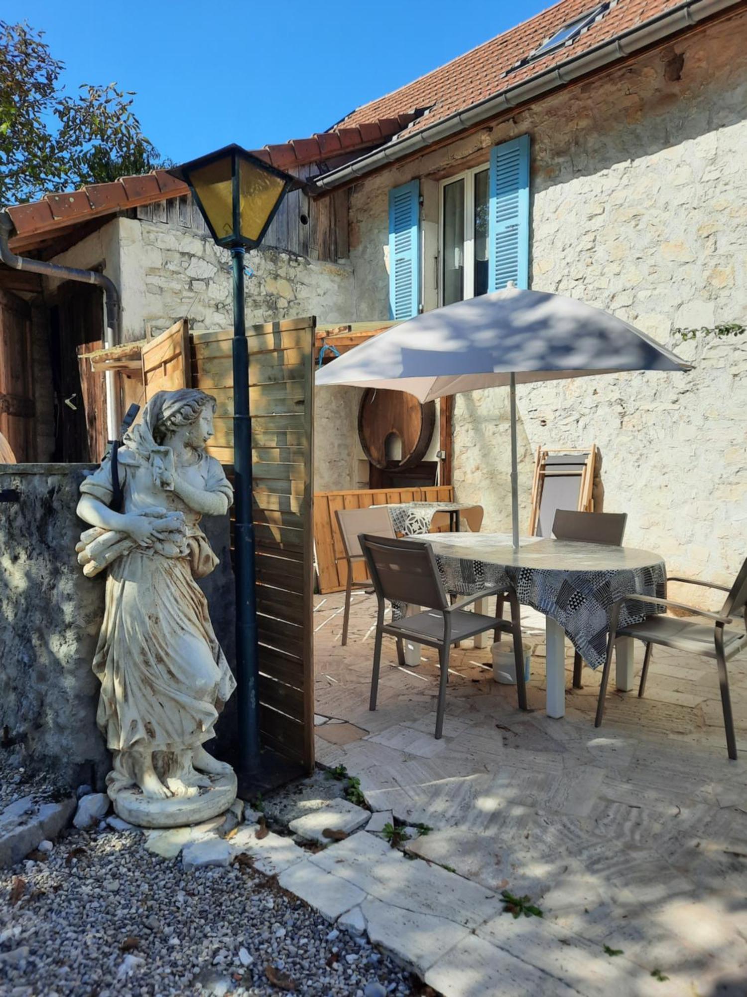 Gite Des 2 Lions Murs-et-Gelignieux Ngoại thất bức ảnh